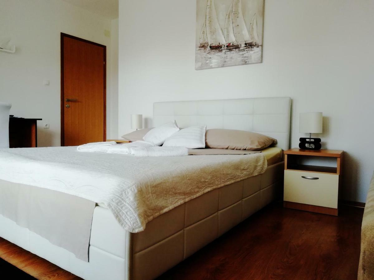 Apartments 4 Me Трогір Екстер'єр фото